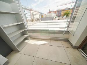 Pronájem bytu 2+kk, Praha - Vysočany, Sokolovská, 48 m2