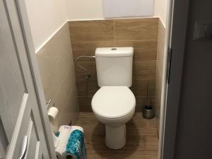 Pronájem bytu 1+1, Praha - Troja, Krynická, 29 m2