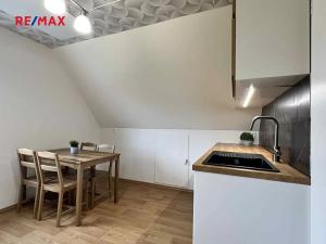 Pronájem bytu 4+1, Lesní Hluboké, 115 m2