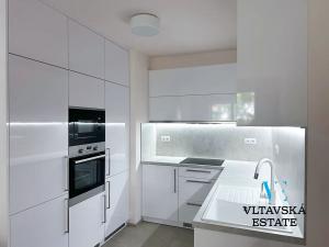 Pronájem bytu 2+kk, Praha - Karlín, Křižíkova, 53 m2
