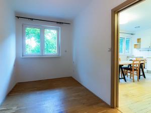 Pronájem bytu 2+kk, Praha - Holešovice, U městských domů, 48 m2
