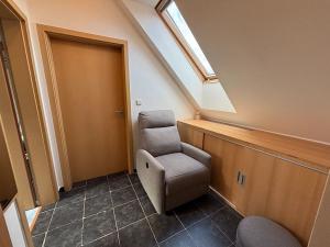 Prodej bytu 2+kk, Jesenice, Lomená, 45 m2