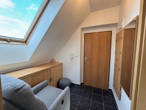Prodej bytu 2+kk, Jesenice, Lomená, 45 m2
