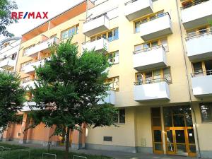 Pronájem garážového stání, Praha - Smíchov, Randova, 20 m2