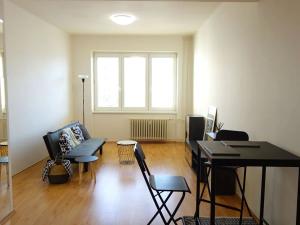 Pronájem bytu 1+kk, Praha - Vršovice, náměstí Svatopluka Čecha, 33 m2
