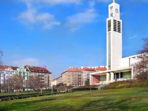 Pronájem bytu 1+kk, Praha - Vršovice, náměstí Svatopluka Čecha, 33 m2