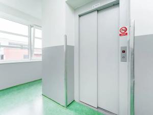 Pronájem bytu 2+kk, Hradec Králové, Svatojánská, 32 m2