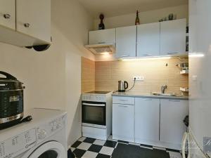 Prodej bytu 1+kk, Praha - Řepy, Nevanova, 33 m2