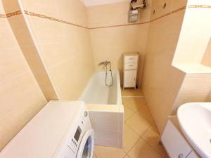 Pronájem bytu 3+kk, Praha - Nusle, náměstí Hrdinů, 72 m2