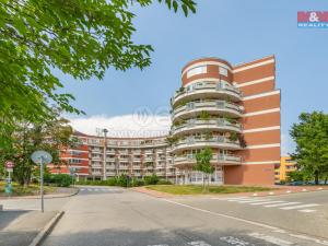 Pronájem bytu 2+kk, Praha, U kříže, 37 m2