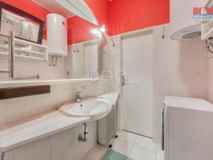 Pronájem bytu 2+kk, Praha, U kříže, 37 m2