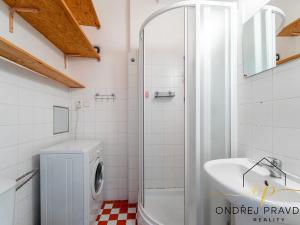 Prodej bytu 1+kk, Praha - Holešovice, Strojnická, 23 m2