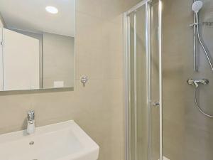 Pronájem bytu 2+kk, Brno, Bystrcká, 68 m2