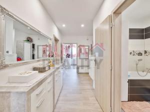 Prodej bytu 5+1, Kaplice, Míru, 94 m2