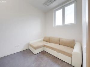 Prodej výrobních prostor, Praha - Ruzyně, Huťská, 1000 m2