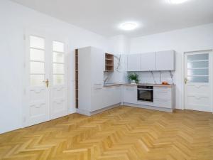 Pronájem bytu 2+kk, Praha - Vinohrady, Lucemburská, 57 m2