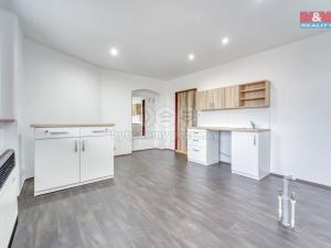 Pronájem obchodního prostoru, Kralovice, nám. Osvobození, 20 m2