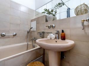Prodej bytu 2+1, Praha - Staré Město, Karoliny Světlé, 47 m2