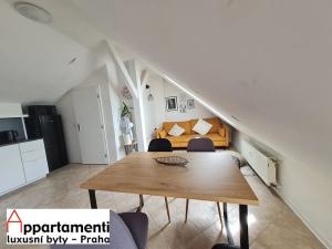 Prodej bytu 2+kk, Praha - Nové Město, V tůních, 64 m2