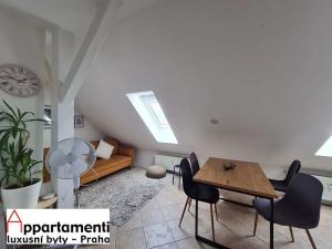 Prodej bytu 2+kk, Praha - Nové Město, V tůních, 64 m2