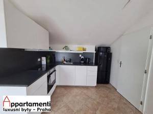 Prodej bytu 2+kk, Praha - Nové Město, V tůních, 64 m2