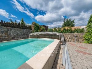 Prodej rodinného domu, Chvaletice, Budovatelů, 350 m2