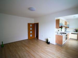 Pronájem bytu 2+kk, Praha - Záběhlice, Trenčínská, 48 m2