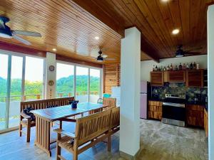 Prodej rodinného domu, Coxen Hole, Roatán, Honduras, 343 m2