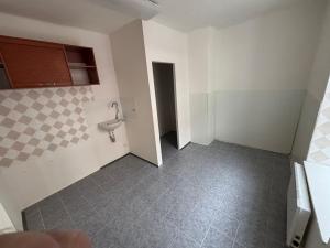 Pronájem obchodního prostoru, Kladno, Komenského, 13 m2