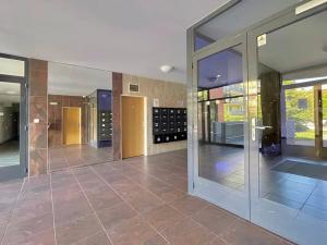 Pronájem bytu 2+kk, Praha - Hlubočepy, Voskovcova, 45 m2