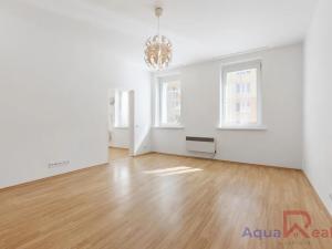 Prodej bytu 3+1, Karlovy Vary, Závodu míru, 66 m2