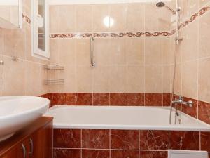 Pronájem bytu 2+kk, Praha - Podolí, Jeremenkova, 63 m2