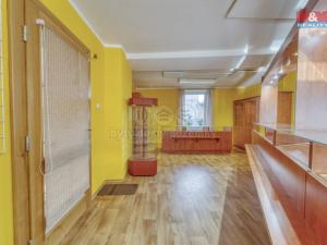 Pronájem obchodního prostoru, Kralovice, Masarykovo nám., 38 m2