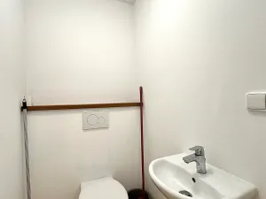 Pronájem bytu 1+kk, Praha - Kobylisy, Veltěžská, 40 m2