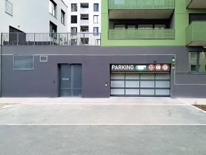 Pronájem garážového stání, Praha - Stodůlky, Hábova, 13 m2