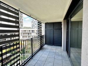 Pronájem bytu 1+kk, Praha, Mezi vodami, 41 m2