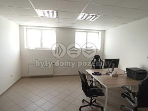 Pronájem obchodního prostoru, Tišnov, nám. Komenského, 21 m2