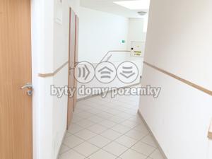 Pronájem obchodního prostoru, Tišnov, nám. Komenského, 21 m2
