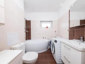 Prodej bytu 2+1, Chvaletice, Dukelská, 52 m2