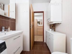 Prodej bytu 2+1, Chvaletice, Dukelská, 52 m2
