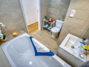 Pronájem bytu 3+1, Chomutov, Vítězslava Nezvala, 65 m2