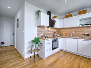 Pronájem bytu 3+1, Chomutov, Vítězslava Nezvala, 65 m2