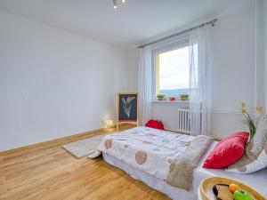 Pronájem bytu 3+1, Chomutov, Vítězslava Nezvala, 65 m2