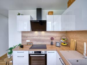 Pronájem bytu 3+1, Chomutov, Vítězslava Nezvala, 65 m2