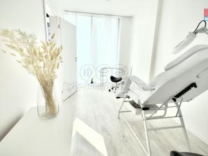Pronájem obchodního prostoru, Praha - Modřany, Československého exilu, 18 m2