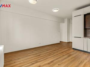 Prodej bytu 3+kk, Pardubice - Zelené Předměstí, Benešovo náměstí, 57 m2