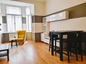 Pronájem bytu 2+kk, Praha - Vinohrady, Rumunská, 57 m2