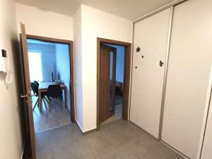 Prodej bytu 2+kk, Praha - Letňany, Frýdecká, 52 m2