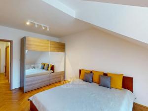 Pronájem bytu 2+kk, Praha - Vršovice, Orelská, 60 m2