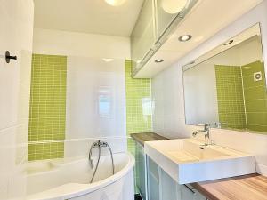 Pronájem bytu 1+kk, Praha - Stodůlky, V hůrkách, 32 m2